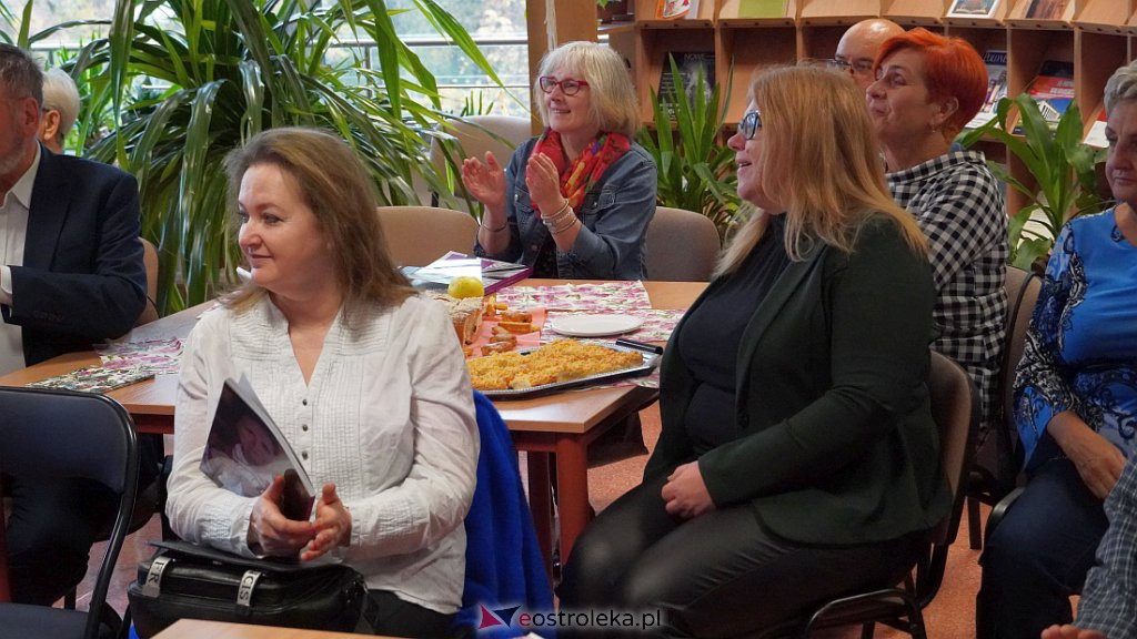 35 lat pracy twórczej Czesławy Lewandowskiej. Promocja albumu  w Bibliotece Pedagogicznej [22.10.2022] - zdjęcie #21 - eOstroleka.pl