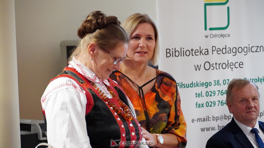 35 lat pracy twórczej Czesławy Lewandowskiej. Promocja albumu  w Bibliotece Pedagogicznej [22.10.2022] - zdjęcie #19 - eOstroleka.pl