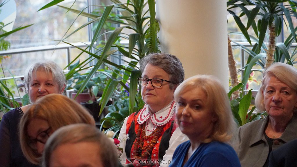 35 lat pracy twórczej Czesławy Lewandowskiej. Promocja albumu  w Bibliotece Pedagogicznej [22.10.2022] - zdjęcie #14 - eOstroleka.pl