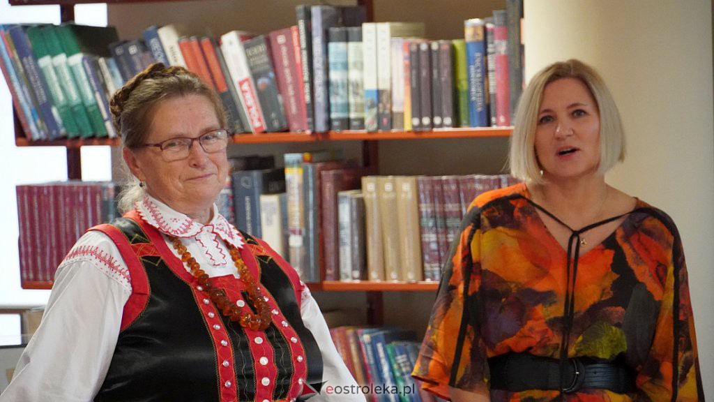 35 lat pracy twórczej Czesławy Lewandowskiej. Promocja albumu  w Bibliotece Pedagogicznej [22.10.2022] - zdjęcie #13 - eOstroleka.pl