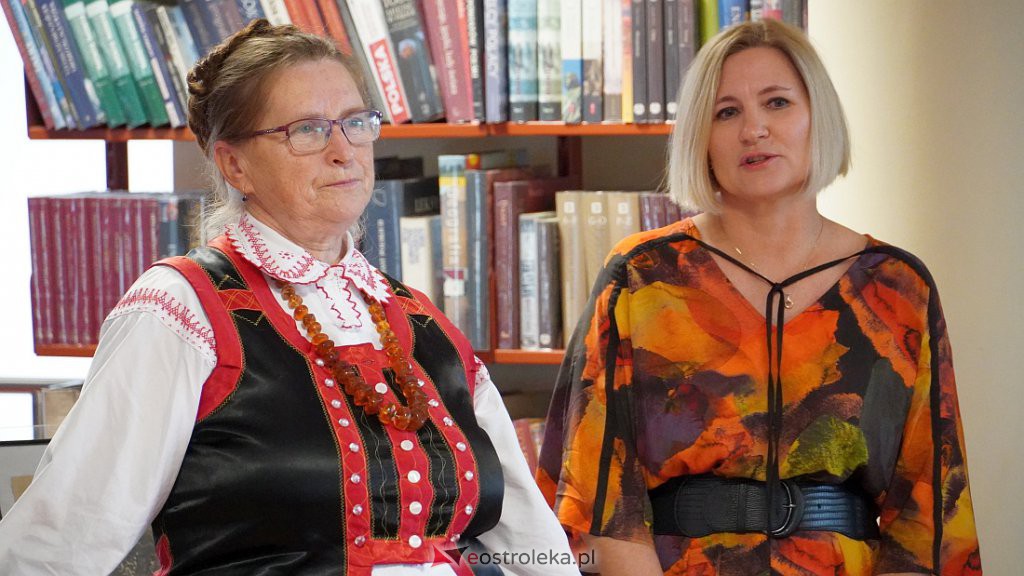35 lat pracy twórczej Czesławy Lewandowskiej. Promocja albumu  w Bibliotece Pedagogicznej [22.10.2022] - zdjęcie #12 - eOstroleka.pl