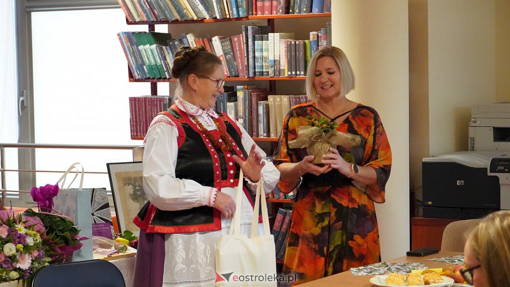 35 lat pracy twórczej Czesławy Lewandowskiej. Promocja albumu  w Bibliotece Pedagogicznej [22.10.2022] - zdjęcie #9 - eOstroleka.pl