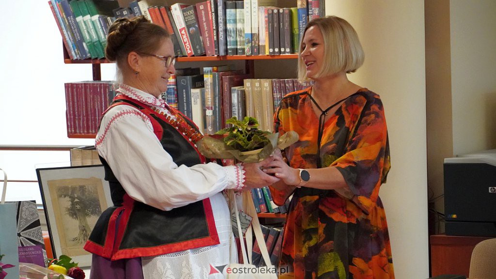 35 lat pracy twórczej Czesławy Lewandowskiej. Promocja albumu  w Bibliotece Pedagogicznej [22.10.2022] - zdjęcie #8 - eOstroleka.pl