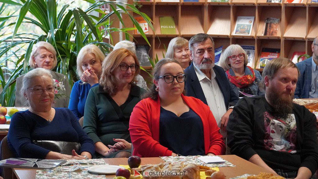 35 lat pracy twórczej Czesławy Lewandowskiej. Promocja albumu  w Bibliotece Pedagogicznej [22.10.2022] - zdjęcie #7 - eOstroleka.pl