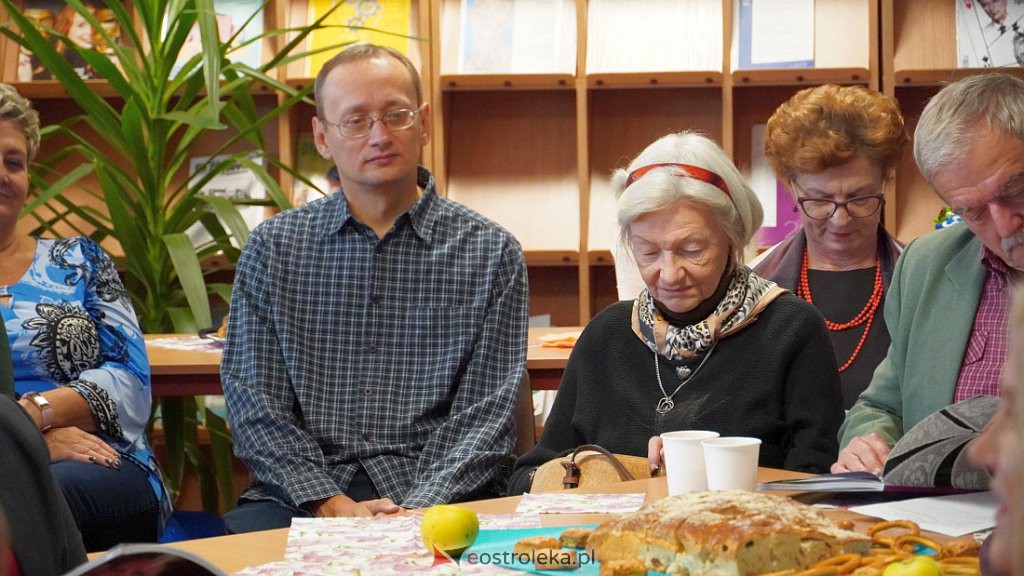 35 lat pracy twórczej Czesławy Lewandowskiej. Promocja albumu  w Bibliotece Pedagogicznej [22.10.2022] - zdjęcie #2 - eOstroleka.pl