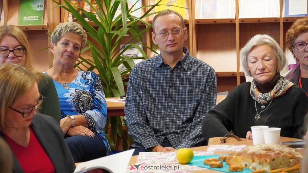 35 lat pracy twórczej Czesławy Lewandowskiej. Promocja albumu  w Bibliotece Pedagogicznej [22.10.2022] - zdjęcie #1 - eOstroleka.pl