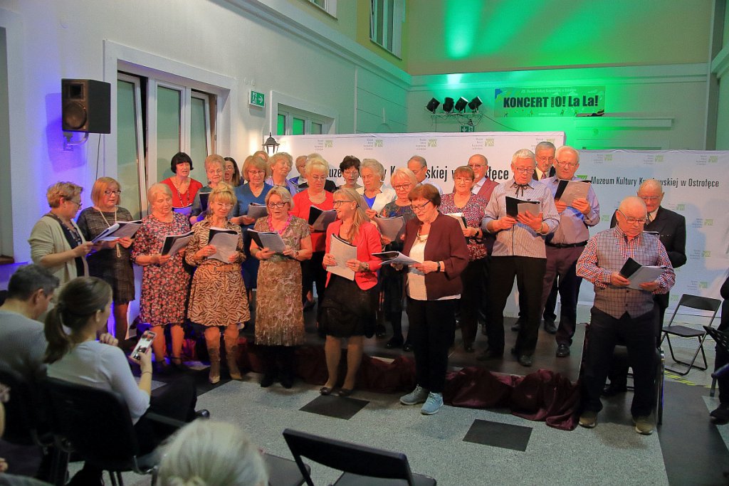 Koncert Chóru O! La La w Muzeum Kultury Kurpiowskiej [22.10.2022] - zdjęcie #27 - eOstroleka.pl
