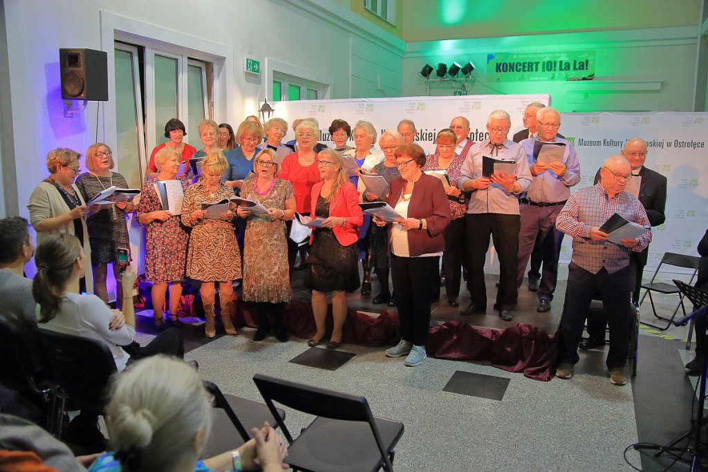 Koncert Chóru O! La La w Muzeum Kultury Kurpiowskiej [22.10.2022] - zdjęcie #17 - eOstroleka.pl