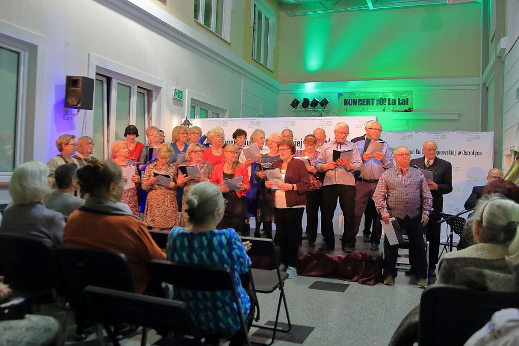 Koncert Chóru O! La La w Muzeum Kultury Kurpiowskiej [22.10.2022] - zdjęcie #8 - eOstroleka.pl