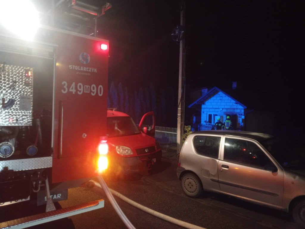 Pożar w Zamościu. W akcji strażacy z kilku jednostek [24.10.2022] - zdjęcie #5 - eOstroleka.pl