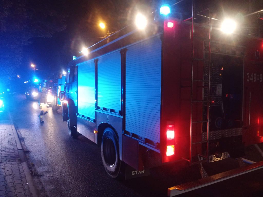 Pożar w Zamościu. W akcji strażacy z kilku jednostek [24.10.2022] - zdjęcie #4 - eOstroleka.pl