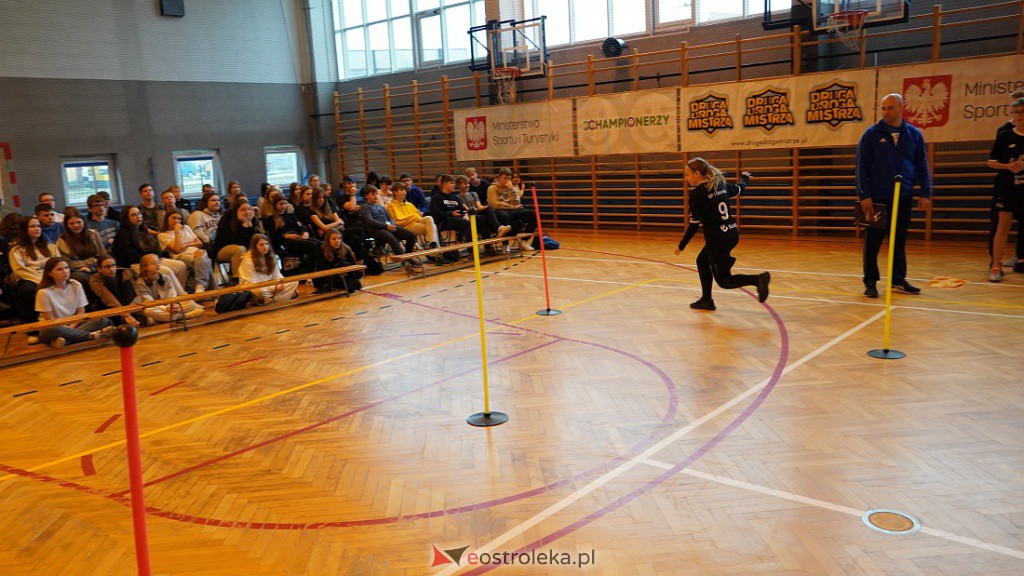 Championerzy w Szkole Podstawowej nr 10 w Ostrołęce [24.10.2022] - zdjęcie #12 - eOstroleka.pl
