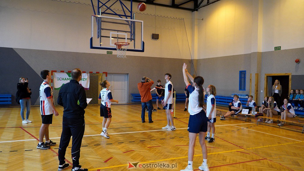 Championerzy w Szkole Podstawowej nr 10 w Ostrołęce [24.10.2022] - zdjęcie #5 - eOstroleka.pl