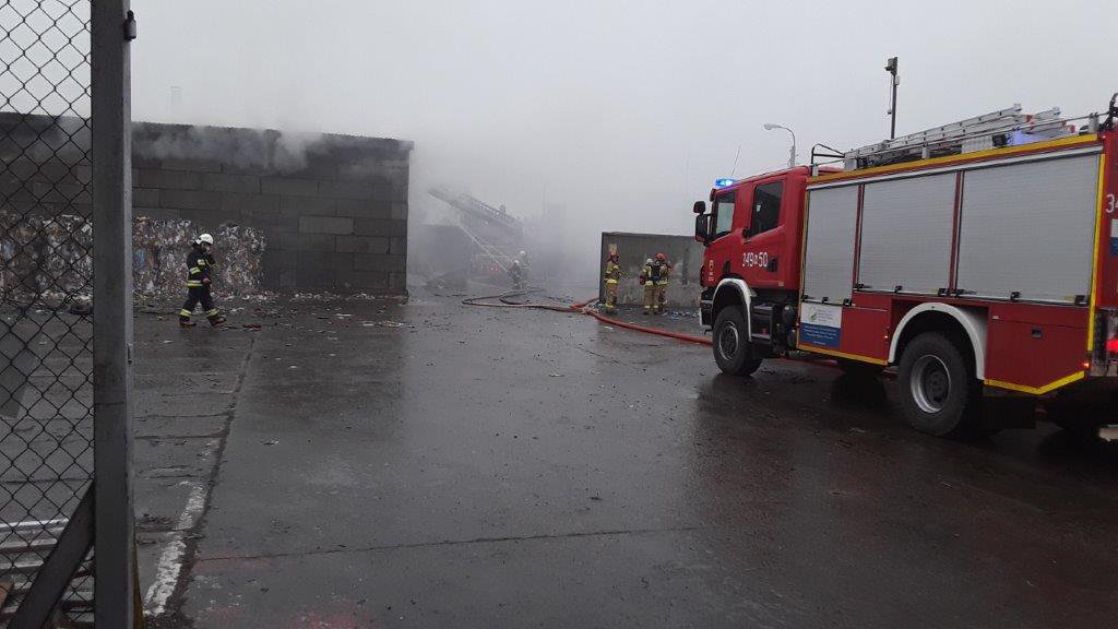 Pożar w sortowni śmieci pod lupą WIOŚ. Wszczęto postępowanie wyjaśniające [24.10.2022] - zdjęcie #6 - eOstroleka.pl