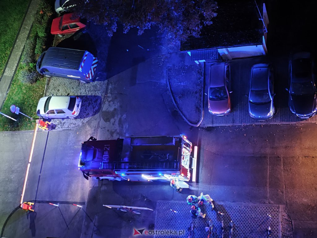 Akcja strażaków w wieżowcu przy Goworowskiej [25.10.2022] - zdjęcie #7 - eOstroleka.pl