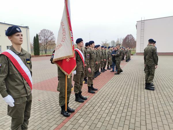 Ślubowanie uczniów z “mundurówki” w II SLO [25.10.2022] - zdjęcie #8 - eOstroleka.pl