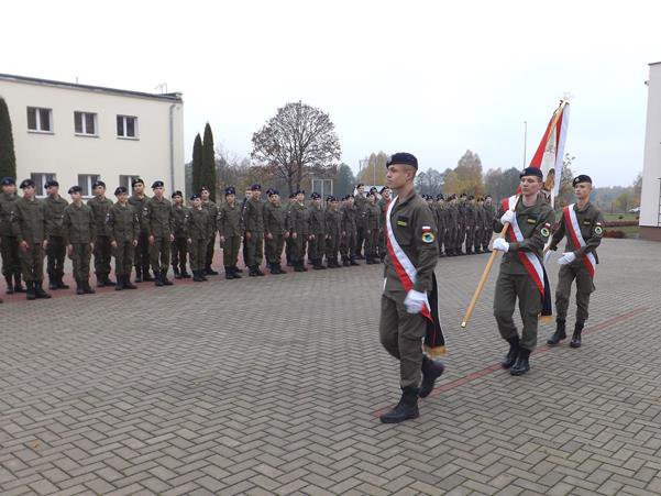 Ślubowanie uczniów z “mundurówki” w II SLO [25.10.2022] - zdjęcie #5 - eOstroleka.pl