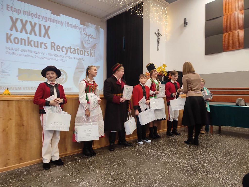 XXXIX konkurs recytatorski “Kurpie Zielone w literaturze”. Poznaliśmy laureatów [26.10.2022] - zdjęcie #22 - eOstroleka.pl