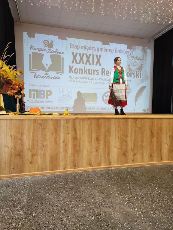 XXXIX konkurs recytatorski “Kurpie Zielone w literaturze”. Poznaliśmy laureatów [26.10.2022] - zdjęcie #4 - eOstroleka.pl