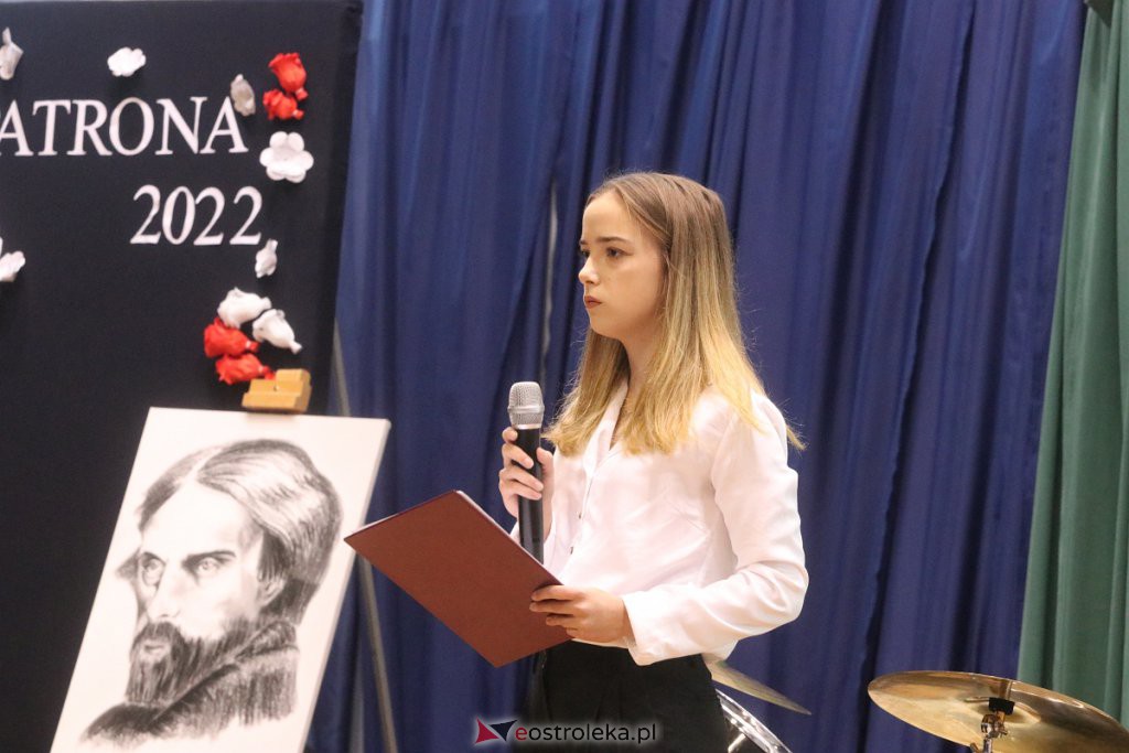 Święto patrona w II LO w Ostrołęce [27.10.2022] - zdjęcie #36 - eOstroleka.pl