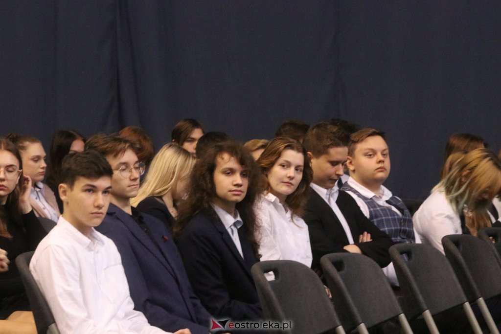 Święto patrona w II LO w Ostrołęce [27.10.2022] - zdjęcie #34 - eOstroleka.pl