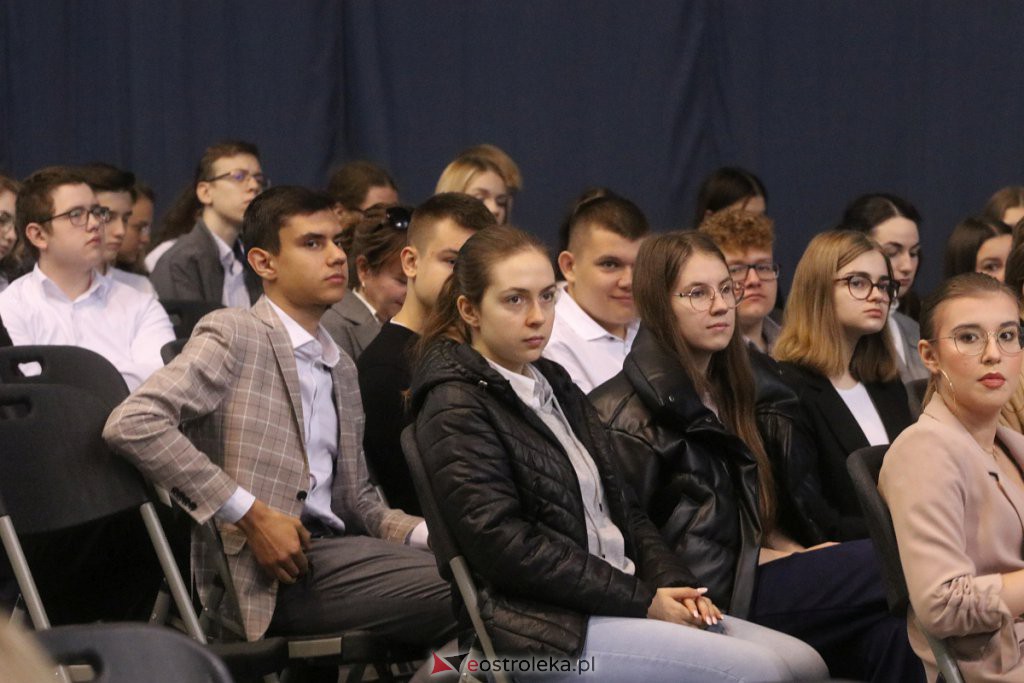 Święto patrona w II LO w Ostrołęce [27.10.2022] - zdjęcie #33 - eOstroleka.pl