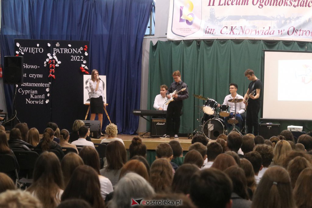 Święto patrona w II LO w Ostrołęce [27.10.2022] - zdjęcie #3 - eOstroleka.pl