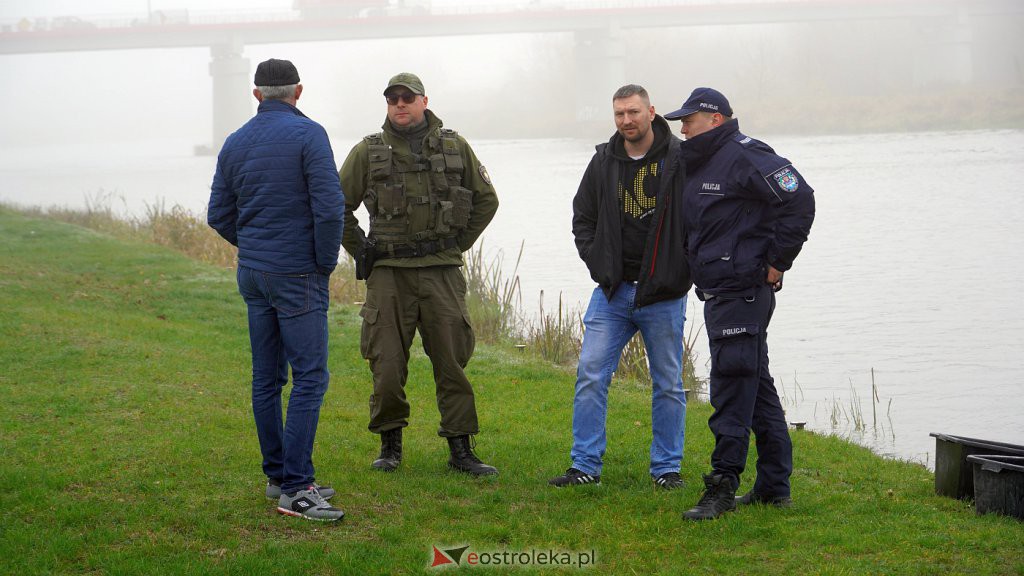 Akcja zarybiania Narwi [27.10.2022] - zdjęcie #55 - eOstroleka.pl