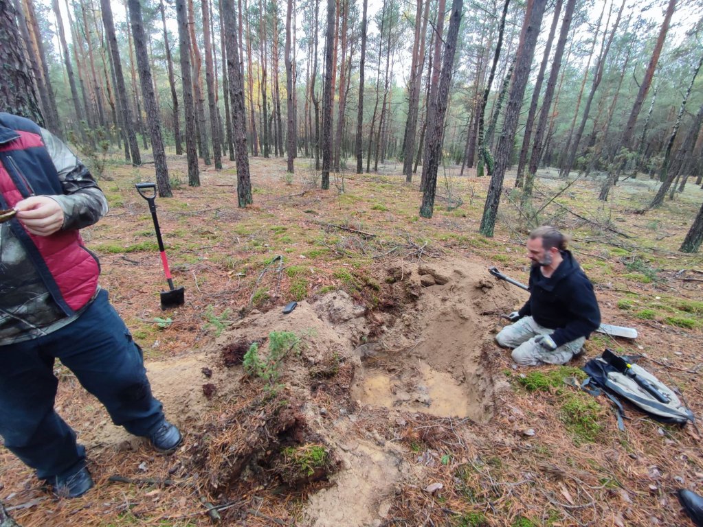 Poszukiwanie pozostałości po żołnierzach AK i NZW w gm. Kadzidło [28.10.2022] - zdjęcie #8 - eOstroleka.pl
