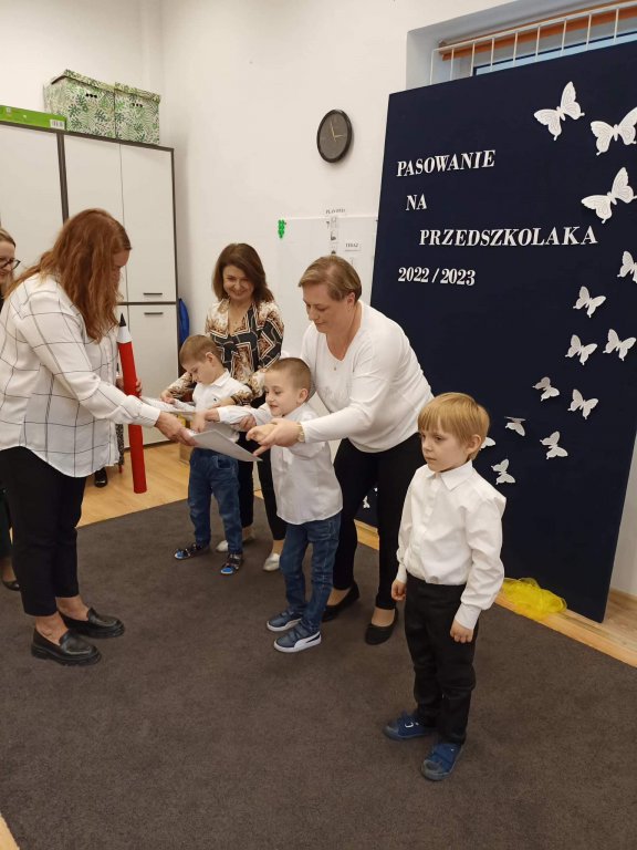 Biedronki oficjalnie przyjęte do grona przedszkolaków SOSW - zdjęcie #2 - eOstroleka.pl
