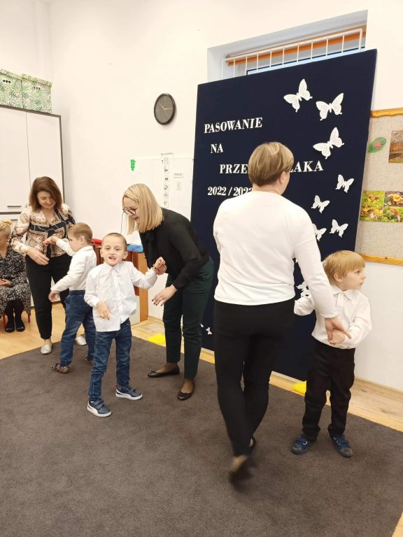 Biedronki oficjalnie przyjęte do grona przedszkolaków SOSW - zdjęcie #5 - eOstroleka.pl