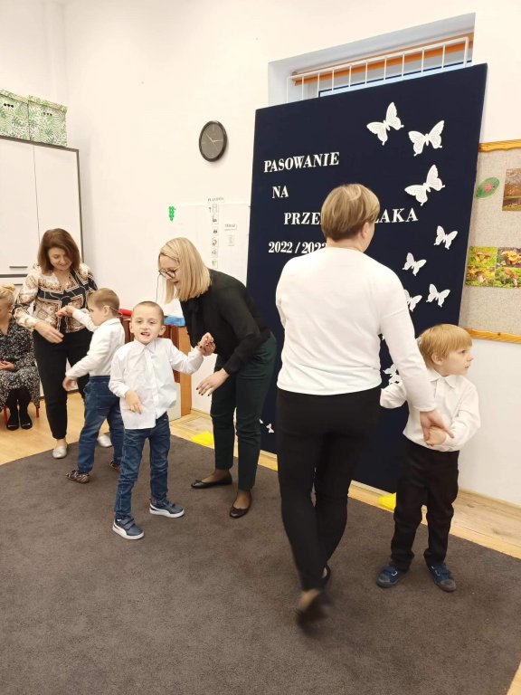 Biedronki oficjalnie przyjęte do grona przedszkolaków SOSW - zdjęcie #16 - eOstroleka.pl
