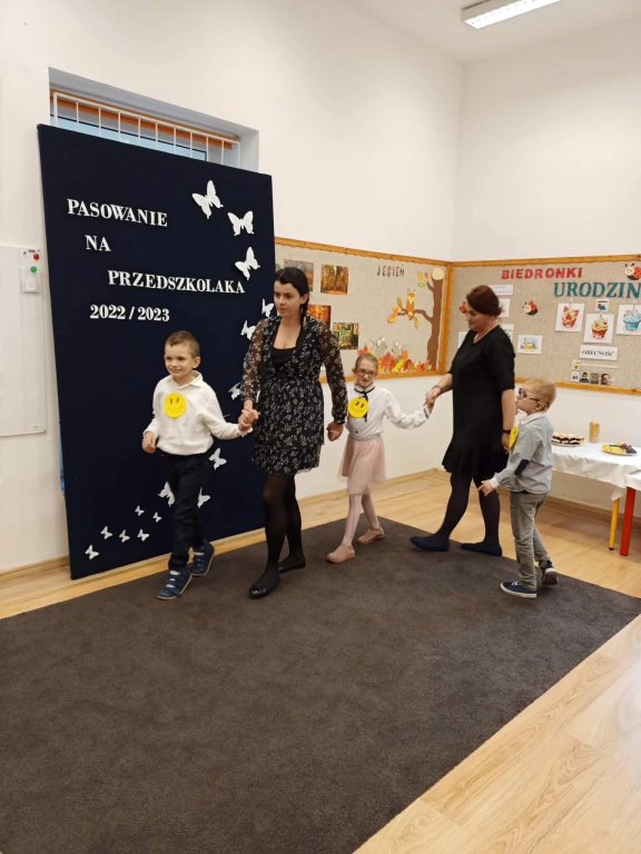 Biedronki oficjalnie przyjęte do grona przedszkolaków SOSW - zdjęcie #14 - eOstroleka.pl