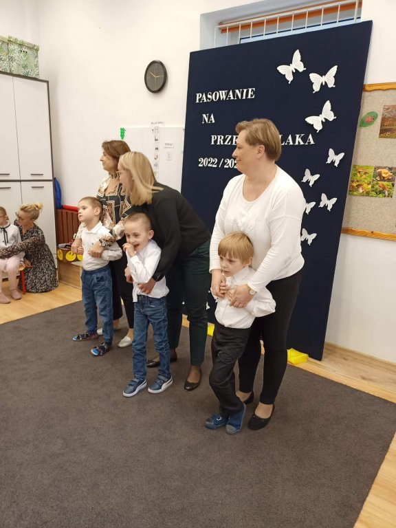 Biedronki oficjalnie przyjęte do grona przedszkolaków SOSW - zdjęcie #13 - eOstroleka.pl
