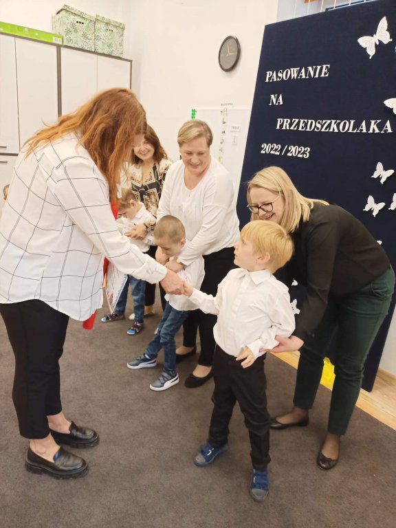 Biedronki oficjalnie przyjęte do grona przedszkolaków SOSW - zdjęcie #2 - eOstroleka.pl