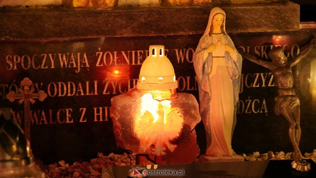 Cmentarze w Ostrołęce nocą [31.10.2022] - zdjęcie #31 - eOstroleka.pl