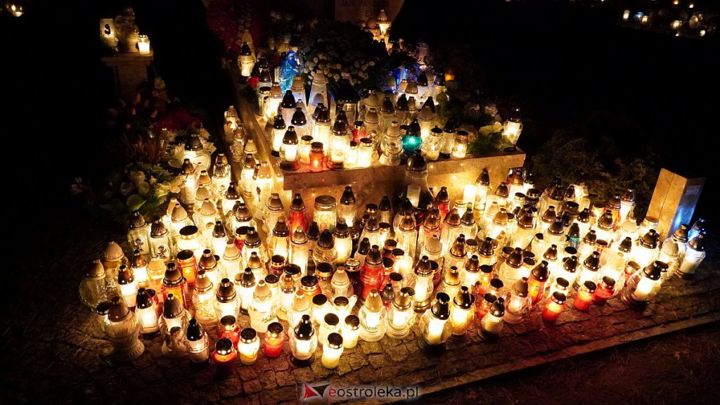 Cmentarze w Ostrołęce nocą [31.10.2022] - zdjęcie #14 - eOstroleka.pl