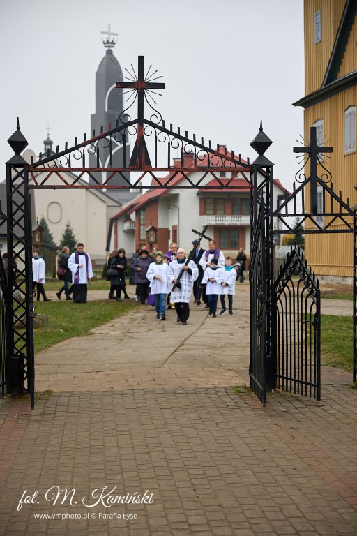 Święto Zmarłych w Łysych. W procesji udział wzięło wielu wiernych [01.11.2022] - zdjęcie #8 - eOstroleka.pl