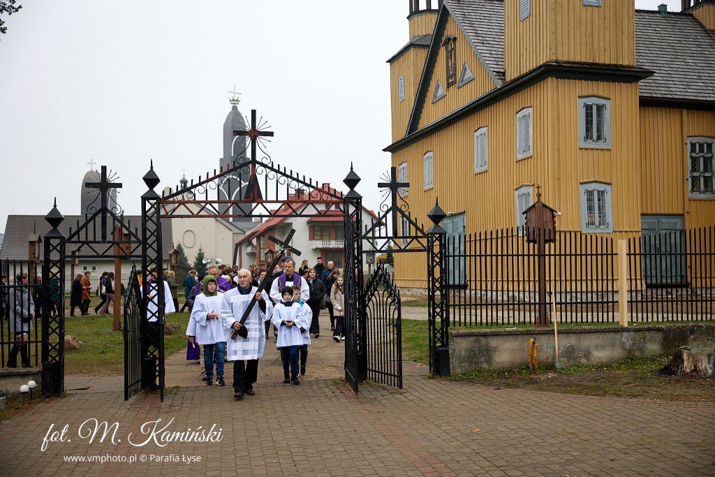Święto Zmarłych w Łysych. W procesji udział wzięło wielu wiernych [01.11.2022] - zdjęcie #7 - eOstroleka.pl