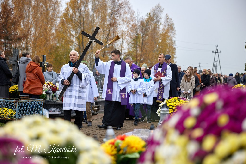 Święto Zmarłych w Łysych. W procesji udział wzięło wielu wiernych [01.11.2022] - zdjęcie #3 - eOstroleka.pl