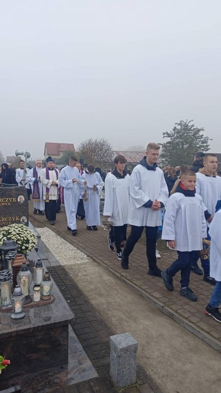 Uroczystość Wszystkich Świętych w Baranowie - zdjęcie #11 - eOstroleka.pl