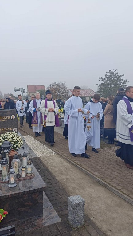 Uroczystość Wszystkich Świętych w Baranowie - zdjęcie #8 - eOstroleka.pl