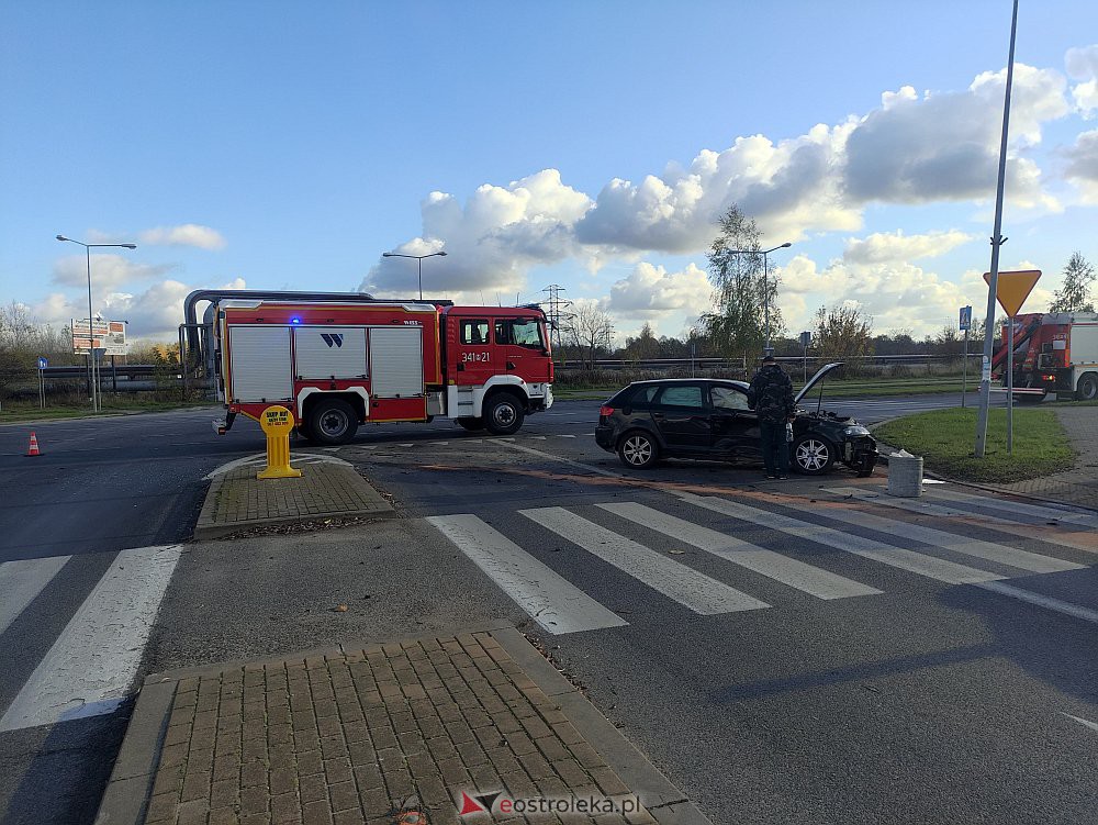 Ostrołęka: Wypadek na jednym ze skrzyżowań mini-obwodnicy [03.11.2022] - zdjęcie #1 - eOstroleka.pl