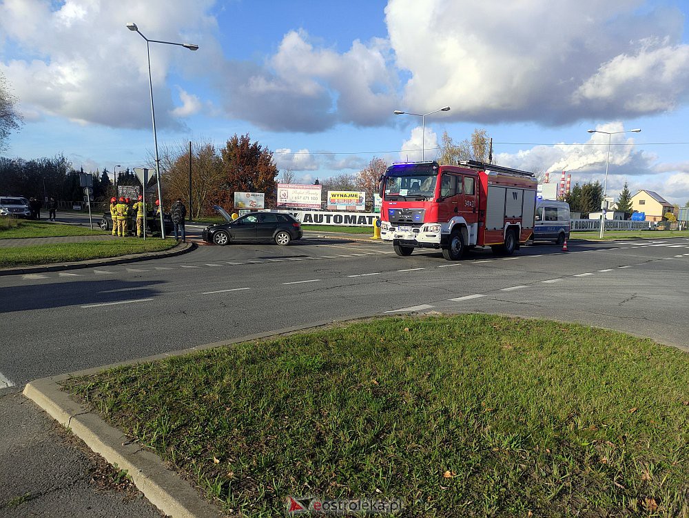 Ostrołęka: Wypadek na jednym ze skrzyżowań mini-obwodnicy [03.11.2022] - zdjęcie #13 - eOstroleka.pl