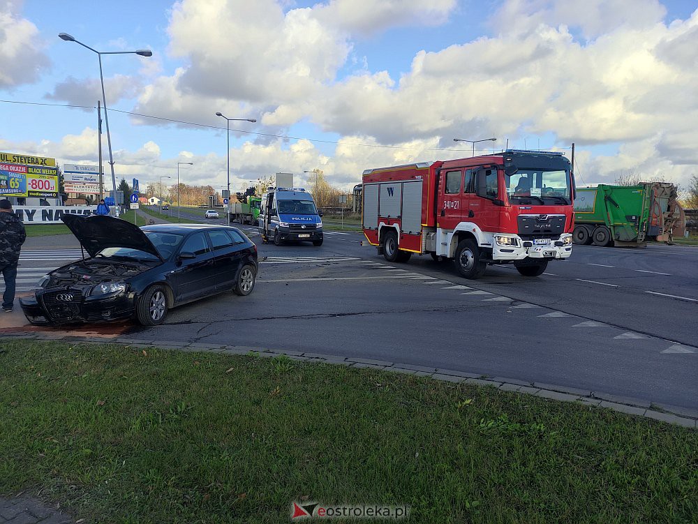 Ostrołęka: Wypadek na jednym ze skrzyżowań mini-obwodnicy [03.11.2022] - zdjęcie #12 - eOstroleka.pl