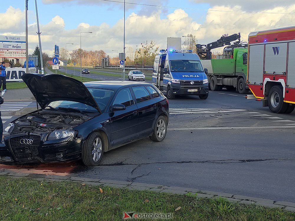 Ostrołęka: Wypadek na jednym ze skrzyżowań mini-obwodnicy [03.11.2022] - zdjęcie #5 - eOstroleka.pl