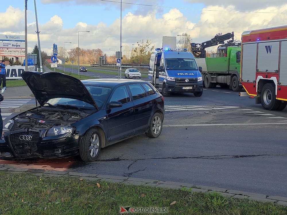 Ostrołęka: Wypadek na jednym ze skrzyżowań mini-obwodnicy [03.11.2022] - zdjęcie #10 - eOstroleka.pl