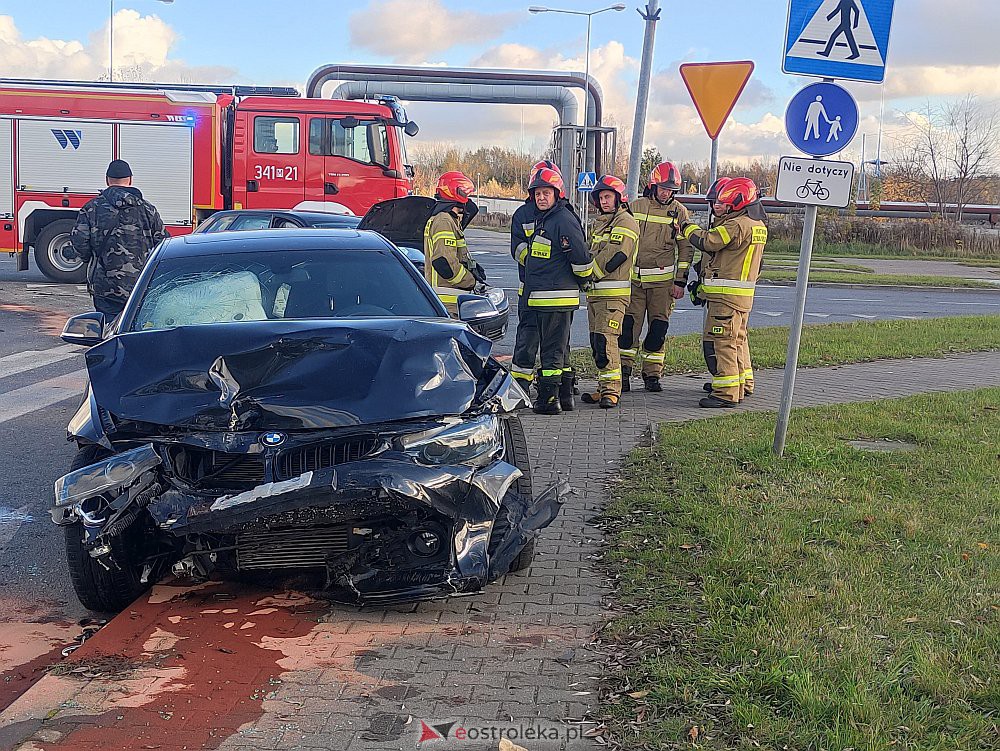 Ostrołęka: Wypadek na jednym ze skrzyżowań mini-obwodnicy [03.11.2022] - zdjęcie #7 - eOstroleka.pl