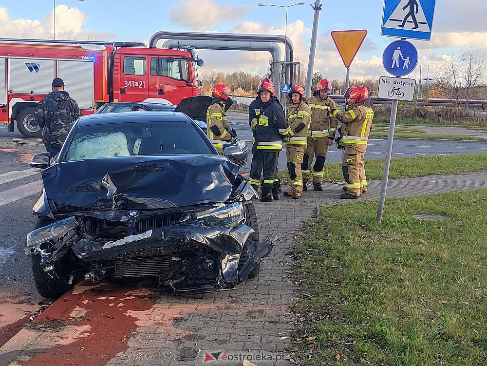 Ostrołęka: Wypadek na jednym ze skrzyżowań mini-obwodnicy [03.11.2022] - zdjęcie #8 - eOstroleka.pl