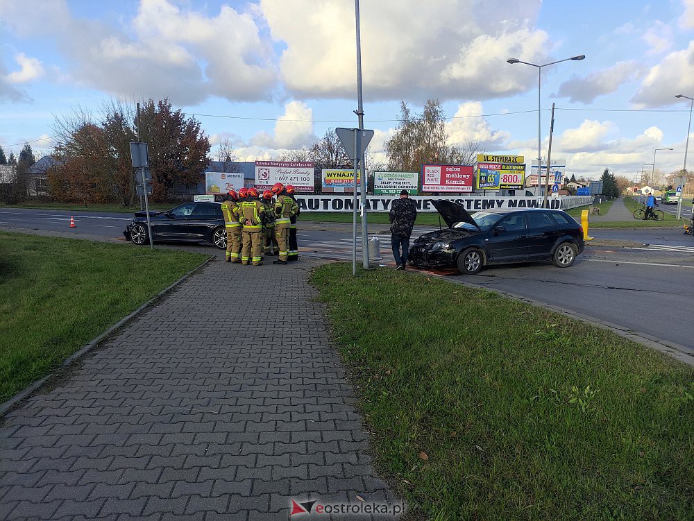 Ostrołęka: Wypadek na jednym ze skrzyżowań mini-obwodnicy [03.11.2022] - zdjęcie #4 - eOstroleka.pl